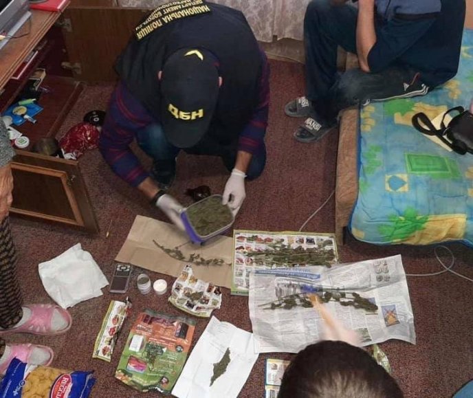 У поліції розповіли про обшук у Мукачеві – 02