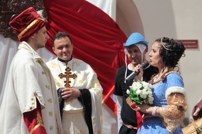 У Мукачеві влаштували реконструкцію весілля Ілони Зріні та Імре Текелі – 03