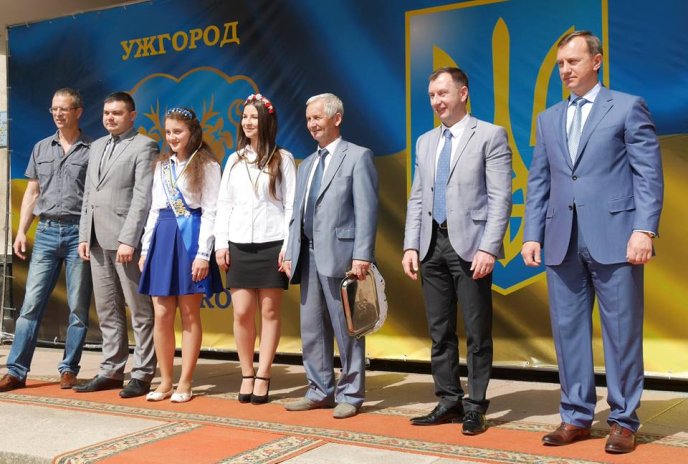 Загальноміський парад випускників відбувся і в Ужгороді – 16