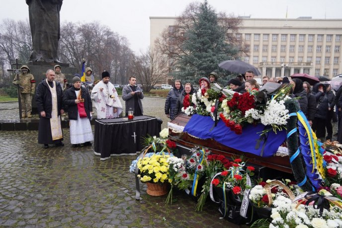 В Ужгороді поховали 24-річного захисника – 02