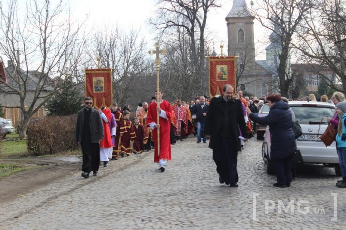 У Мукачеві вірники пройшли Хресну дорогу – 01