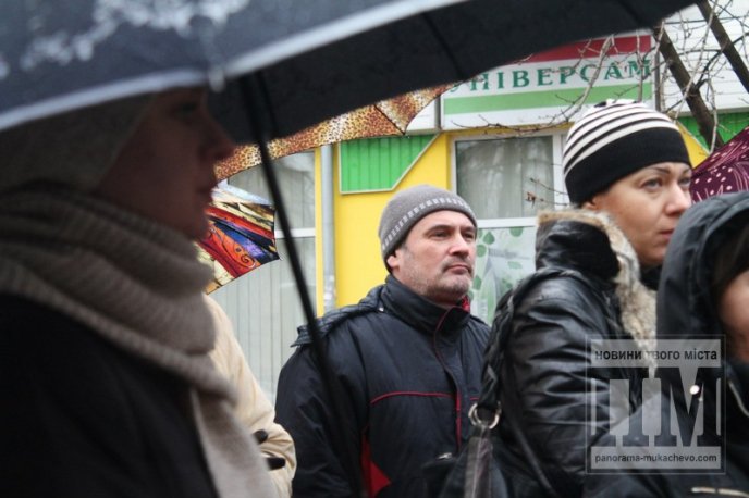 Мукачівці намагались розгадати секрет невідомого пам’ятника на вулиці Пушкіна (ФОТОРЕПОРТАЖ) – 07