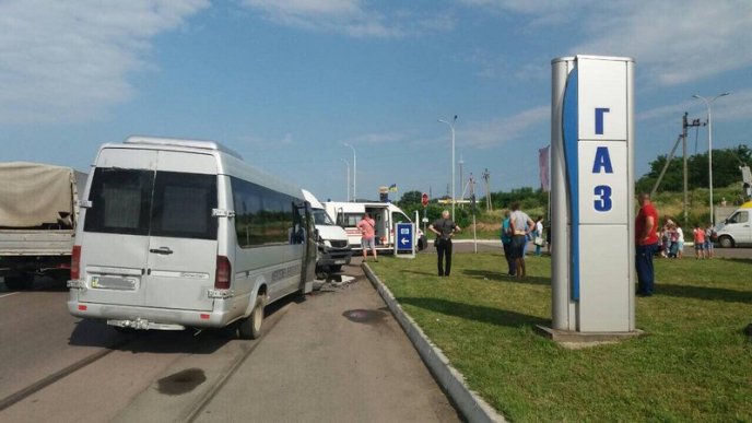 Мікроавтобус із дітьми потрапив у ДТП на в’їзді у Мукачево – 08