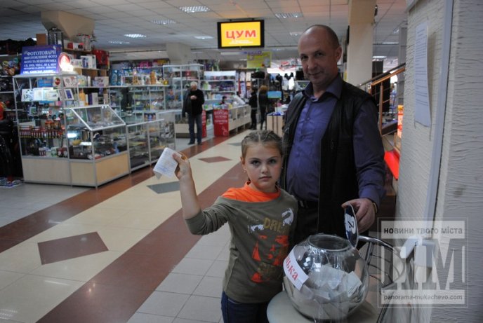 У ЦУМі пройшов черговий розіграш п’яти вечерь на двох у ресторані "Вишневий сад" (ФОТО) – 03 У ЦУМі пройшов черговий розіграш п’яти вечерь на двох у ресторані "Вишневий сад" (ФОТО) – 03