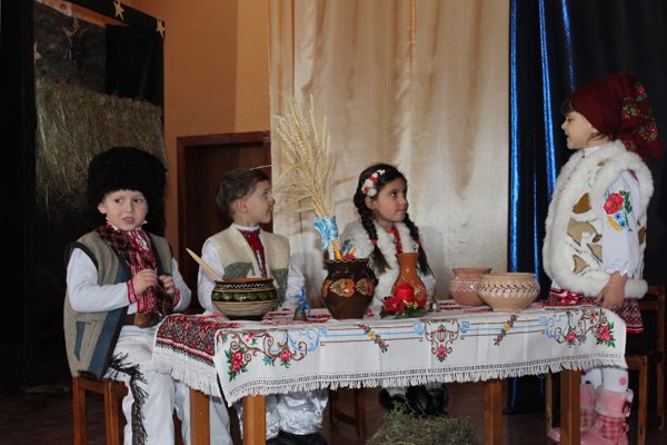Юні колядники славили народження Ісуса Христа на фестивалі «Вифлеємська зіронька» у Дубовому – 01 Юні колядники славили народження Ісуса Христа на фестивалі «Вифлеємська зіронька» у Дубовому – 01