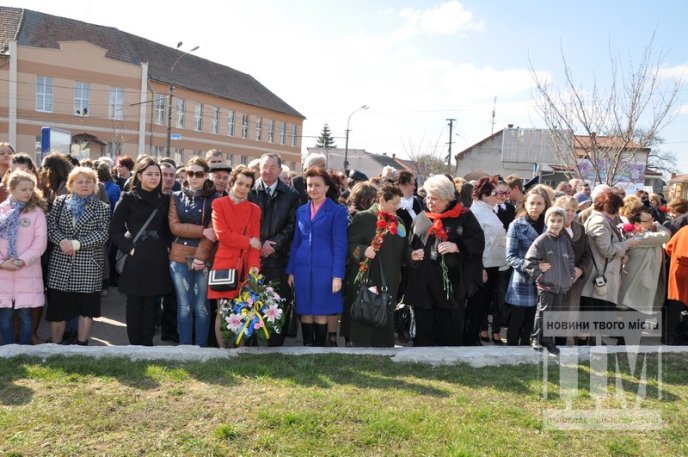 У день 200-річчя від дня народження Тараса Шевченка, мукачівці вшановували його пам’ять (ФОТО) – 08