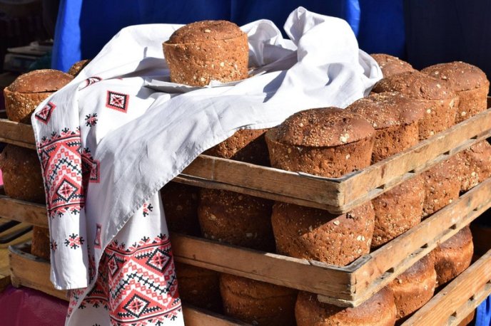 Багато м’яса, бограч, сири та мед: Берегово поринуло у винний фестиваль – 20