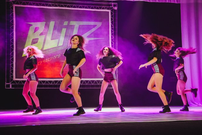 В Ужгороді студія сучасного танцю «Бліц» провела звітний концерт – 20