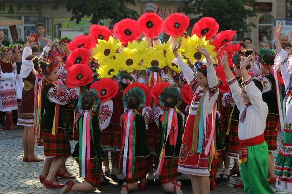 У Мукачеві урочисто відкрили Міжнародний дитячо-юнацький фестиваль "Смарагдові витоки" – 07