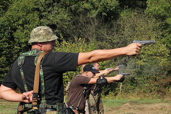 На Закарпатті "поклали на колеса" військову техніку, що понад чверть століття припадала пилом – 04