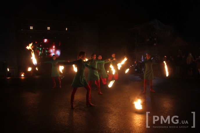 Яскраве святкування Дня святого Мартина у Мукачеві: парад ліхтариків, лицарські бої та вогняне шоу – 105 Яскраве святкування Дня святого Мартина у Мукачеві: парад ліхтариків, лицарські бої та вогняне шоу – 105