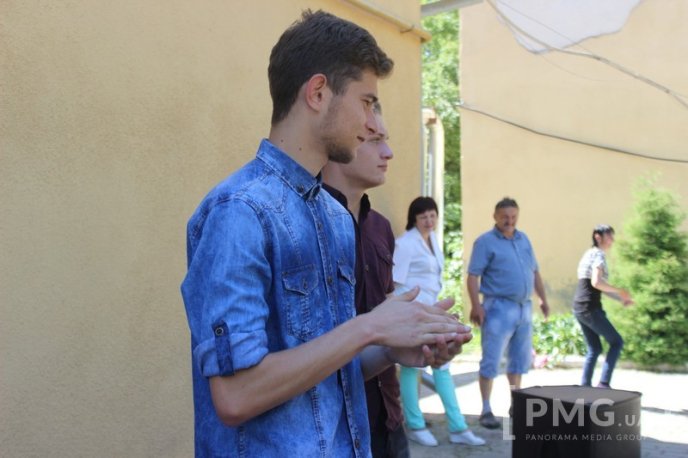 Студенти МКТЕК влаштували свято дітям, які лікуються у Закарпатській дитячій лікарні – 08