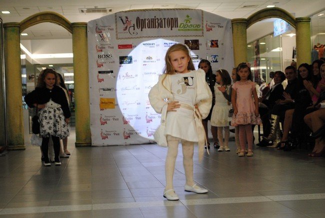 Благодійний показ мод - 2011: все, що залишилось за кадром (ФОТО,ВІДЕО)  – 10