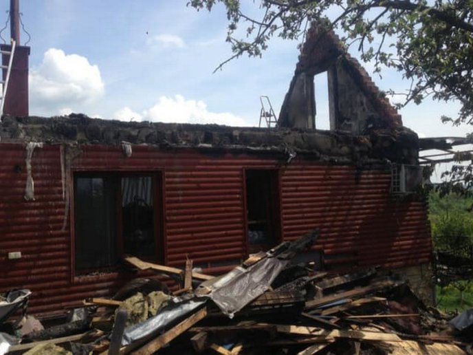 25 квітня селі Кендерешів горів будинок – 02