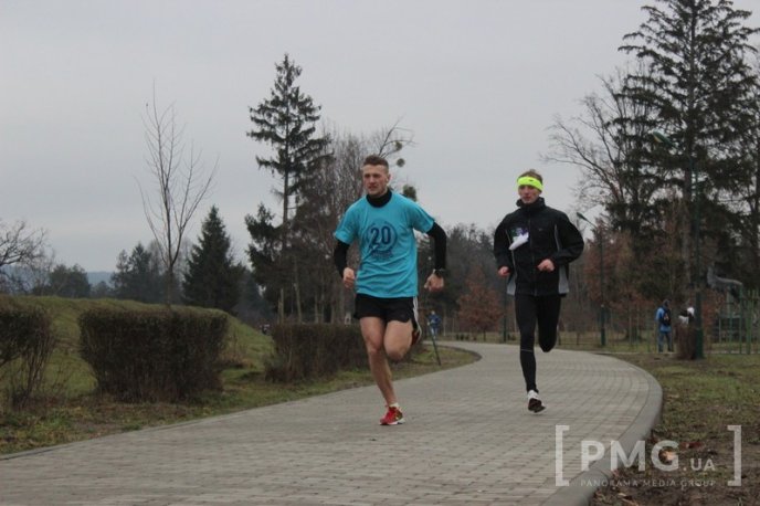 У мукачівському Парку Перемоги відбувся "Забіг закоханих" – 07