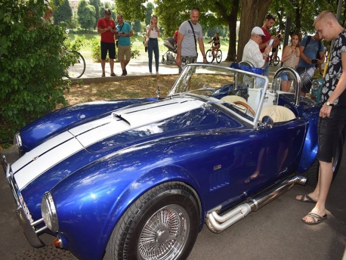 80 ретроавтомобілів і мотоциклів їздили вулицями Ужгорода – 06 80 ретроавтомобілів і мотоциклів їздили вулицями Ужгорода – 06