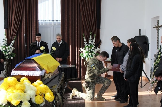 На Ужгородщині поховали полеглого воїна, який влітку долучився до ЗСУ – 02 Похорон у Соломонові