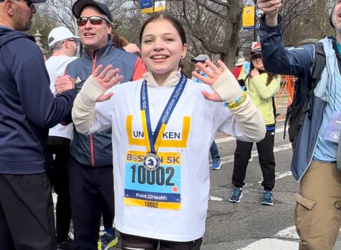 «Наша гордість»: 12-річна українка пробігла Бостонський марафон на протезах – 01