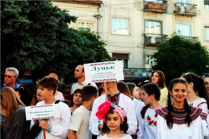 У Мукачеві офіційно відкрили дитячо-юнацький фестиваль "Смарагдові витоки" – 05