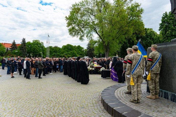 Залишилися дружина і троє дітей: на Закарпатті поховали військового – 06