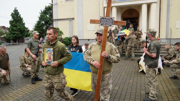 У Мукачеві попрощалися із полеглим Героєм  – 05