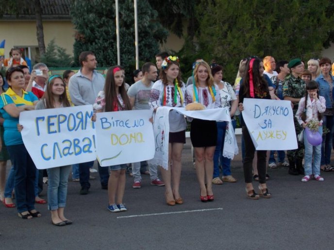 Закарпатських прикордонників, які повернулися зі Сходу України, зустрічали як Героїв (ФОТО) – 01