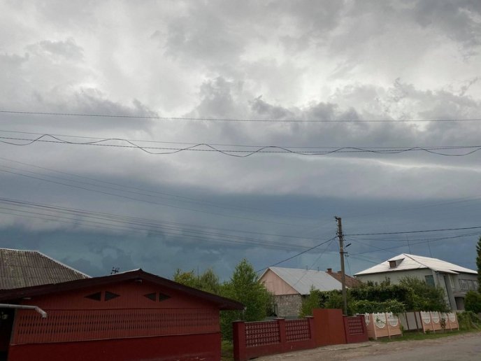 За мить до грози: в мережі показали вражаючі кадри – 06 За мить до грози: в мережі показали вражаючі кадри – 06