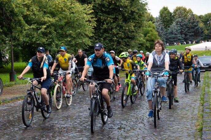 В Ужгороді під час велозаїзду зібрали майже 70 000 гривень для ЗСУ – 04 В Ужгороді під час велозаїзду зібрали майже 70 000 гривень для ЗСУ – 04