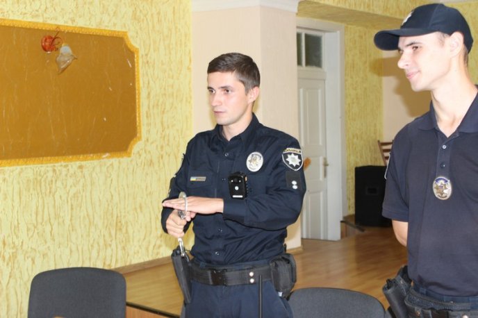 Мукачівські студенти зустрілись із патрульними поліцейськими – 08