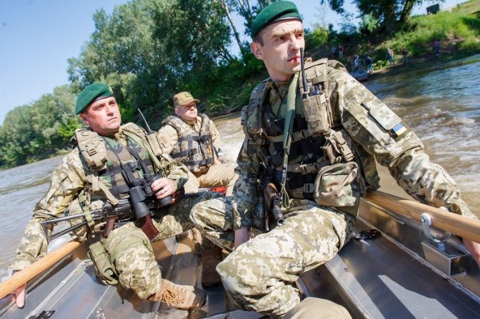 На Закарпатті прикордонники започаткували річкові патрулі  – 01