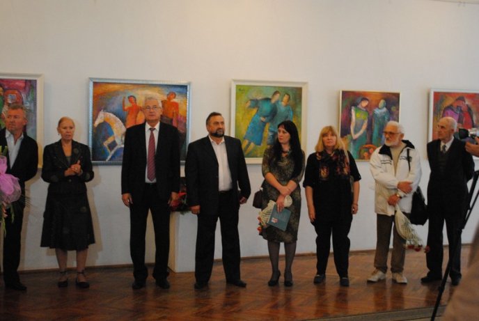 Відома гобеленщиця Лариса Бровді представила свої картини в Мукачеві (ФОТО) – 04