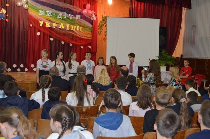 Мукачівська ЗОШ №6 отримала підручники з Чехії – 07