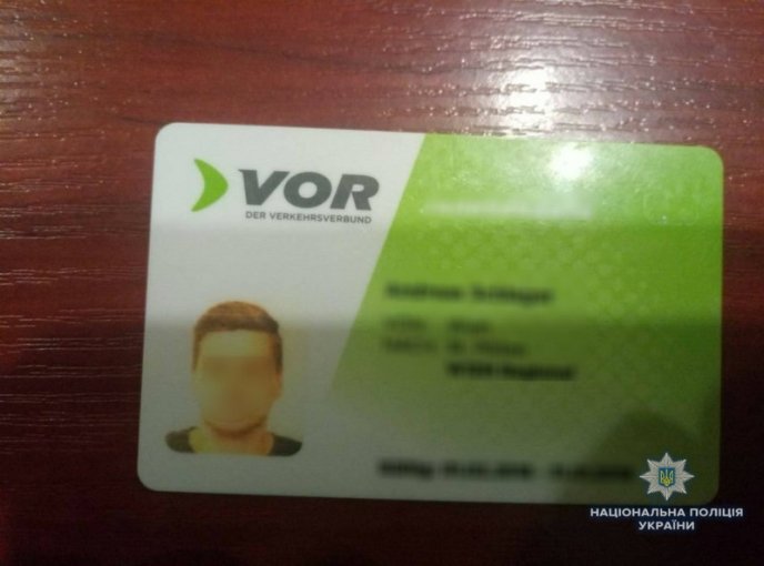 Нічний грабіж: троє зловмисників напали на чоловіка – 01