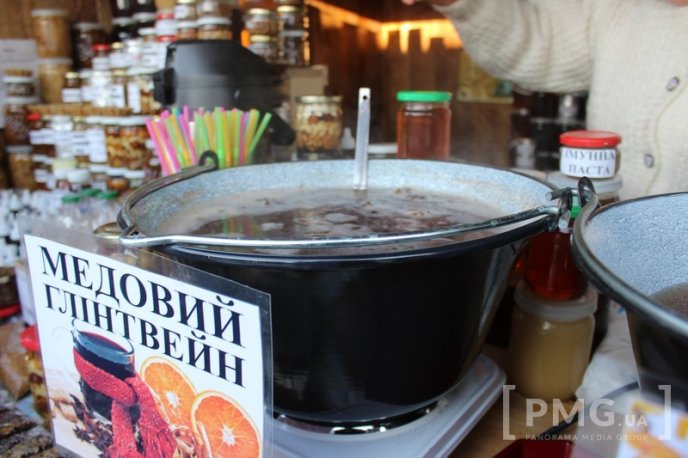 Сьогодні у Мукачеві стартував фестиваль "Червене вино" – 17