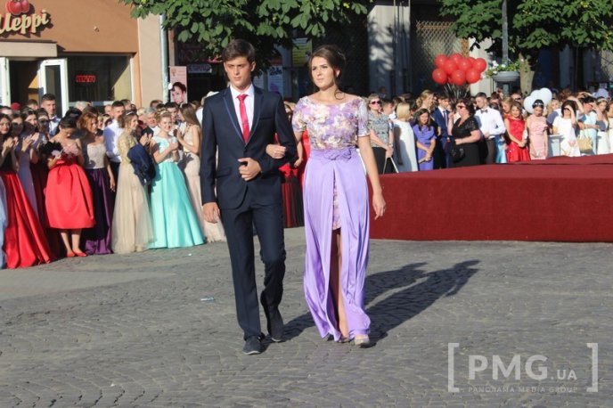 У Мукачеві нагородили випускників-медалістів – 49