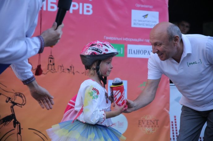 Миттєвості велозаїзду у Мукачеві: фоторепортаж із "Літньої зустрічі цімборів" – 58