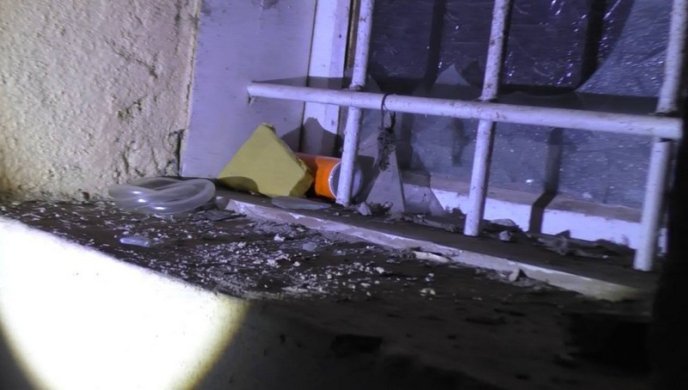 Чоловік у балаклаві та з пістолетом у руках напав на обмінний пункт – 02