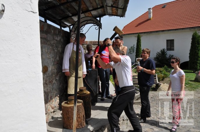 Як байкери у замку "Паланок" гуляли (ФОТОРЕПОРТАЖ)  – 01