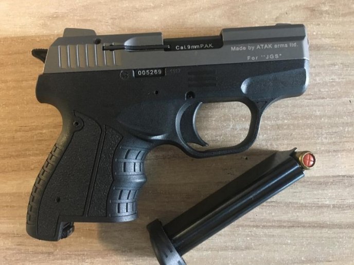 Прикордонники вилучили у словака пістолет – 02 Прикордонники вилучили у словака пістолет – 02