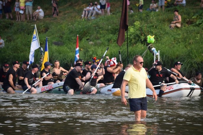 В обласному центрі відбувся один із найочікуваніших заходів літа – «Ужгородська регата» – 01