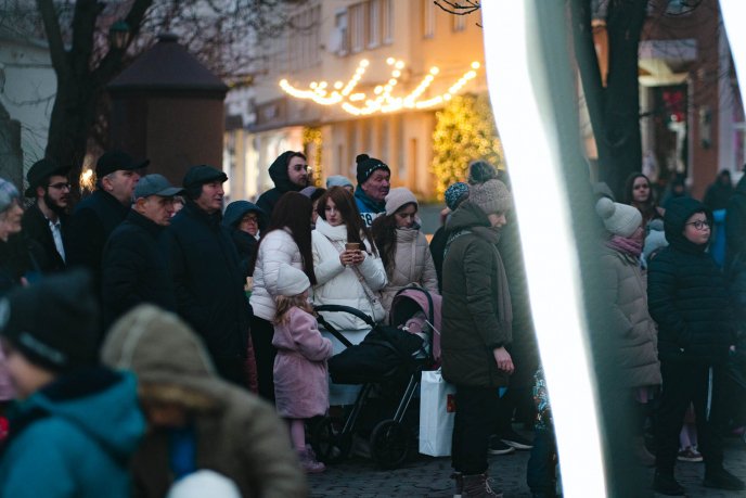 В Ужгороді урочисто запалили Менору з нагоди свята Хануки – 02