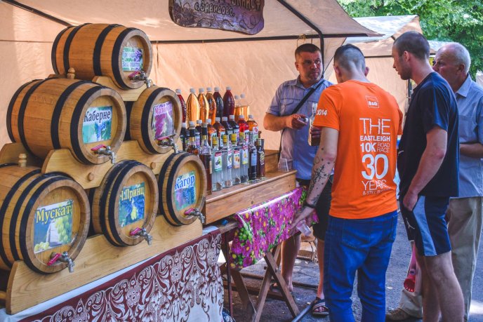 В Ужгороді на набережній Незалежності розпочався Петрівський ярмарок – 04