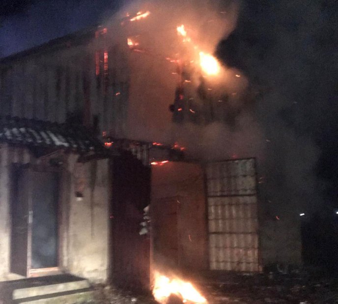 На Закарпатті горіла господарська будівля  – 05 На Закарпатті горіла господарська будівля  – 05