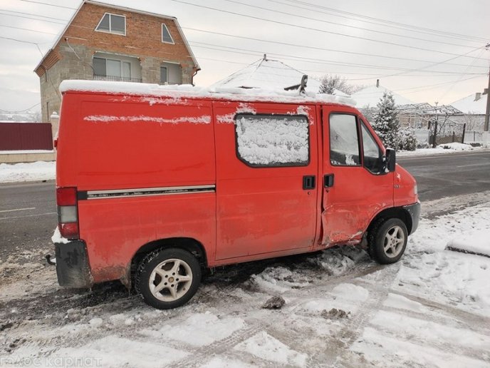 Маршрутка, в якій було чимало пасажирів, потрапила в аварію – 03
