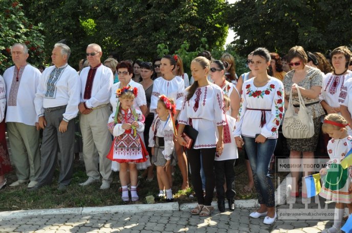 День Незалежності України у Мукачеві відзначили масштабним парадом вишиванок (ФОТОРЕПОРТАЖ) – 19