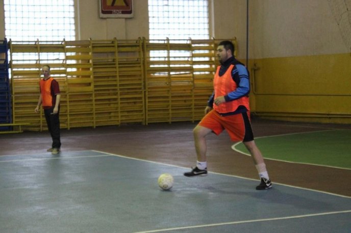 Патрульні поліцейські зійшлись у футбольному двобої із журналістами та громадськими активістами – 10