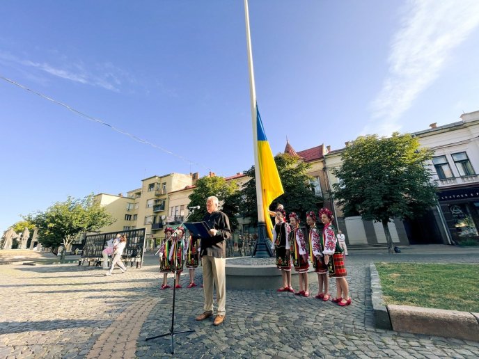 У Мукачеві відзначили День прапора – 04
