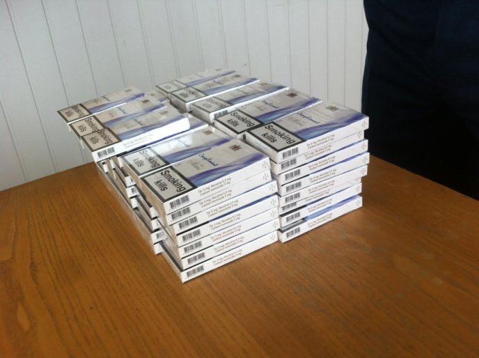 Чоловік позбувся на кордоні автомобіля, намагаючись перевезти майже 150 пачок сигарет – 01