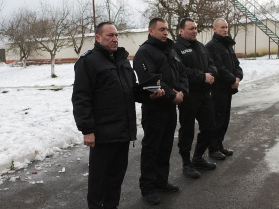 Четверо закарпатських кінологів разом зі службовими собаками вирушили у Маріуполь – 01