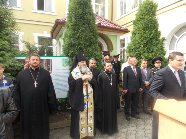 Владика Феодор відслужив молебень у Мукачівському військовому ліцеї з посиленою військово-фізичною підготовкою (ФОТО) – 05